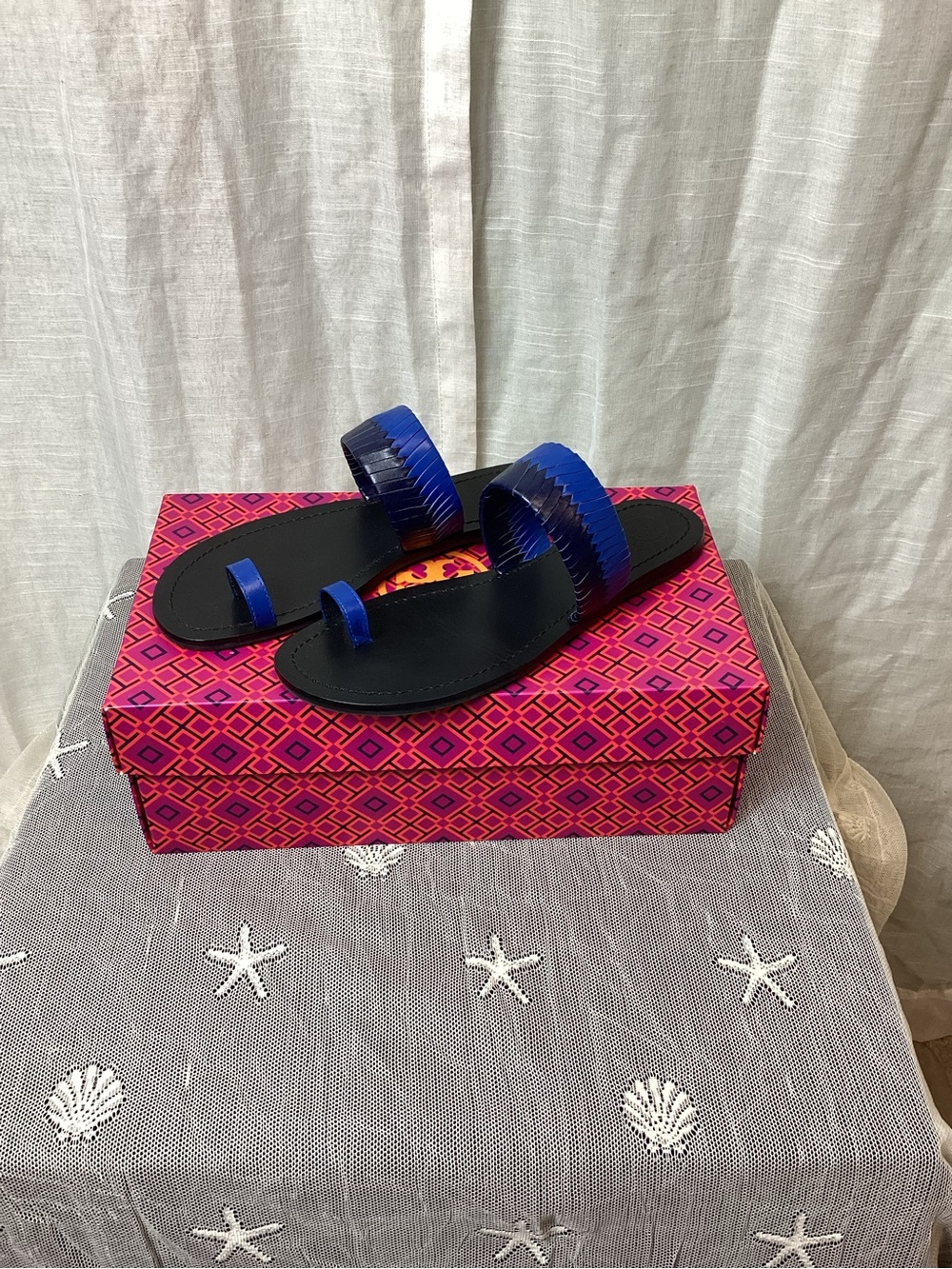 Tory Burch Neptune Baltic Blue Bi-Color Woven Flat Sandals; Size: 6.5